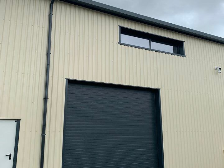 Location local d''activites 310 m² non divisibles