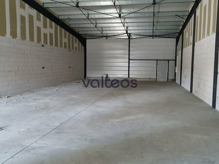 Location local d''activites 250 m² non divisibles