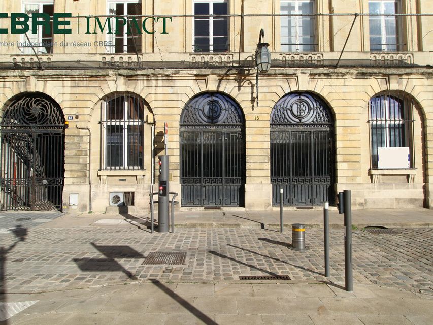 Location local commercial 630 m² non divisibles