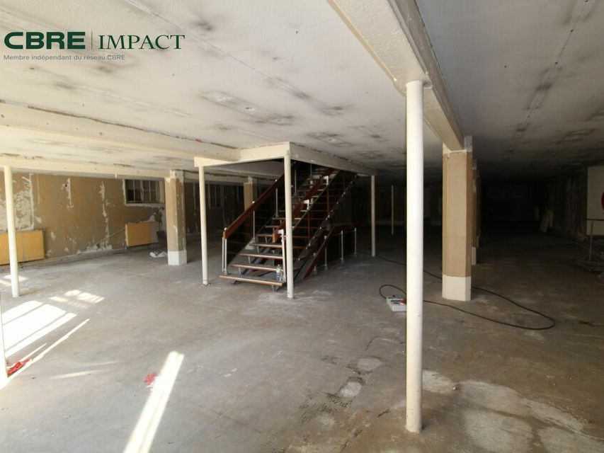 REIMS - PLACE ROYALE - Commerce de 630 m² env.