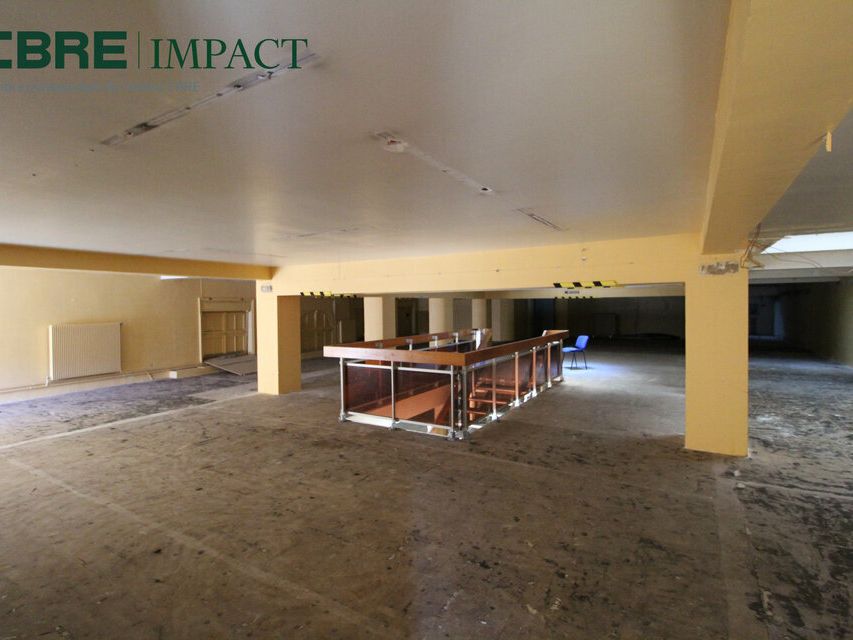 REIMS - PLACE ROYALE - Commerce de 630 m² env.