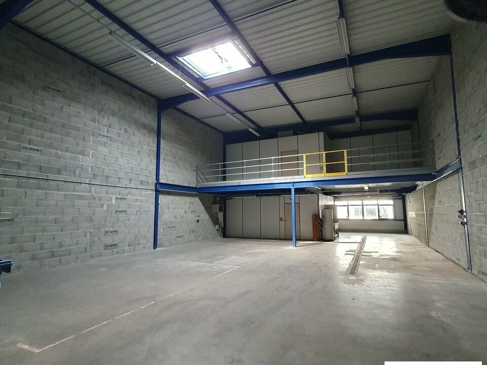 Location local d''activites 379 m² non divisibles