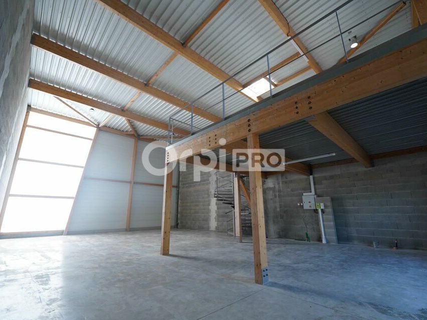 Vente local d''activites 368 m² divisibles à partir de 184 m²