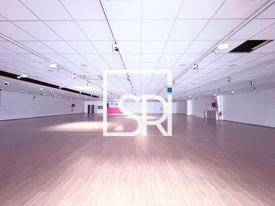 Location local commercial 1130 m² non divisibles