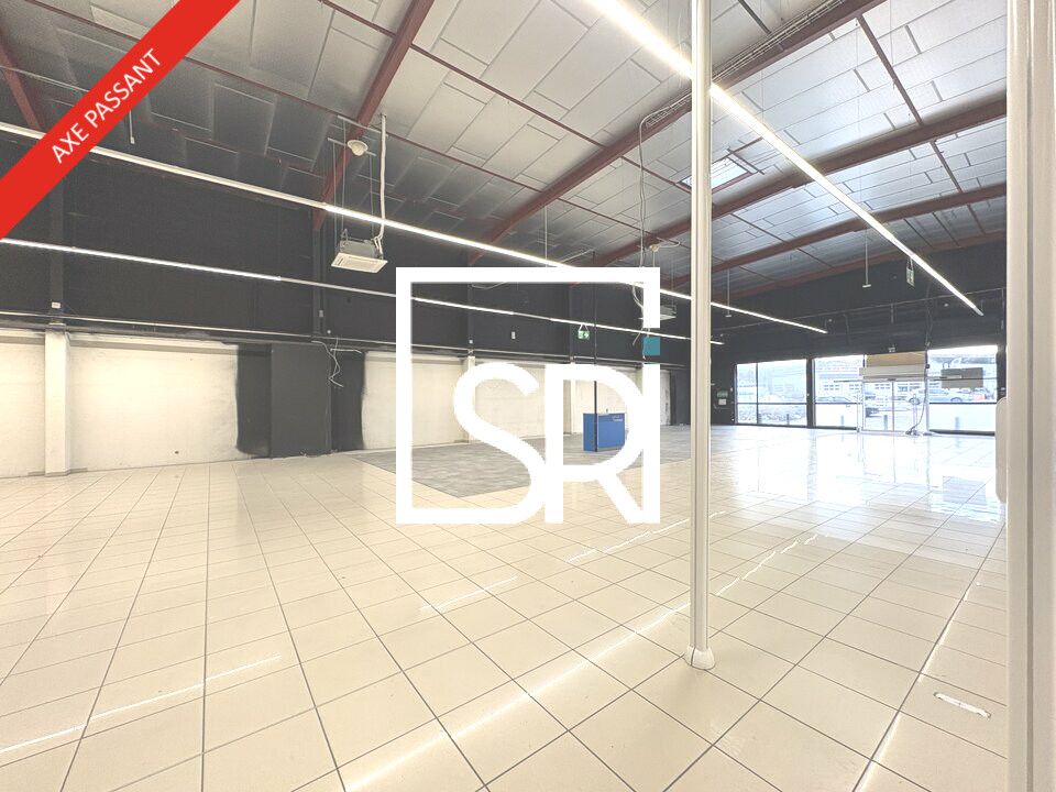 Location local commercial 981.7 m² non divisibles