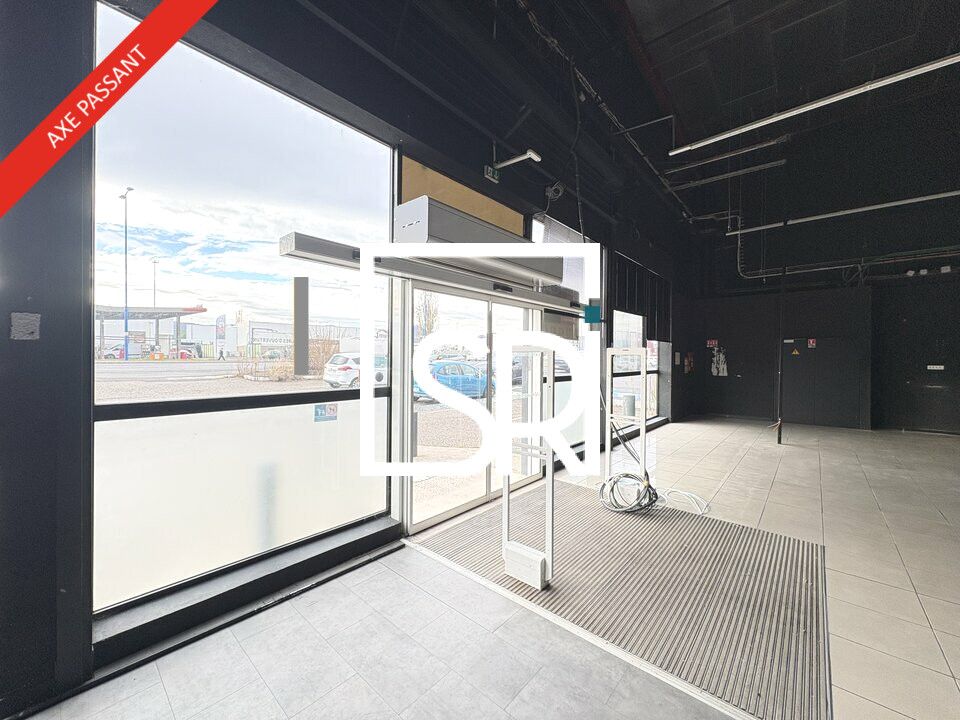 EMPLACEMENT n°1 - LOCATION LOCAL COMMERCIAL + RESRVE + BUREAUX - 980 M² - 63170 AUBIERE 3170