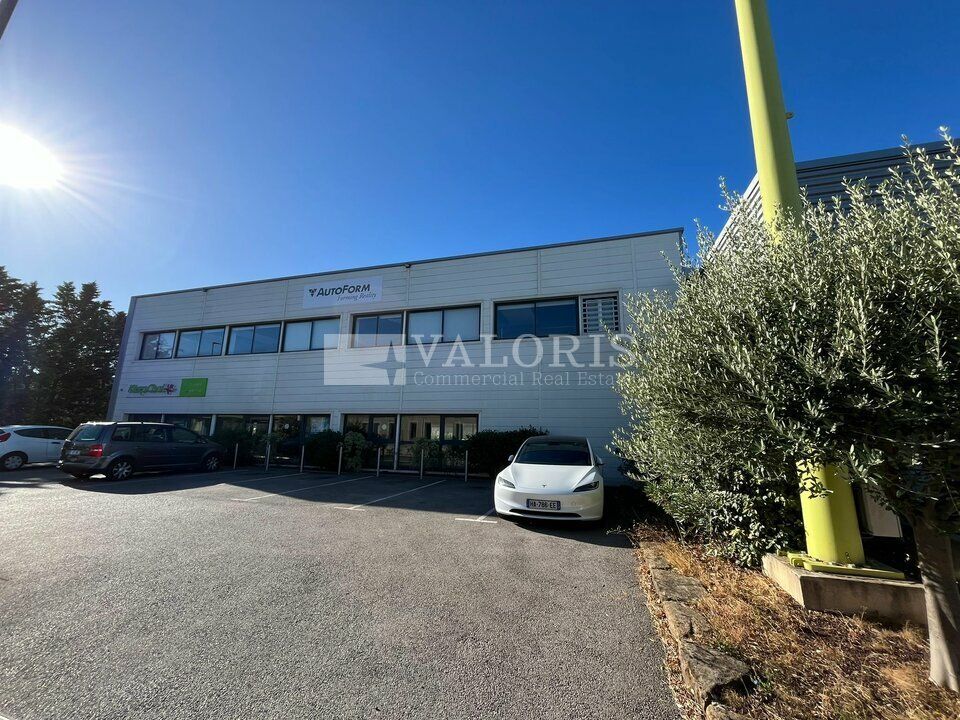 Location local commercial - 380 m²