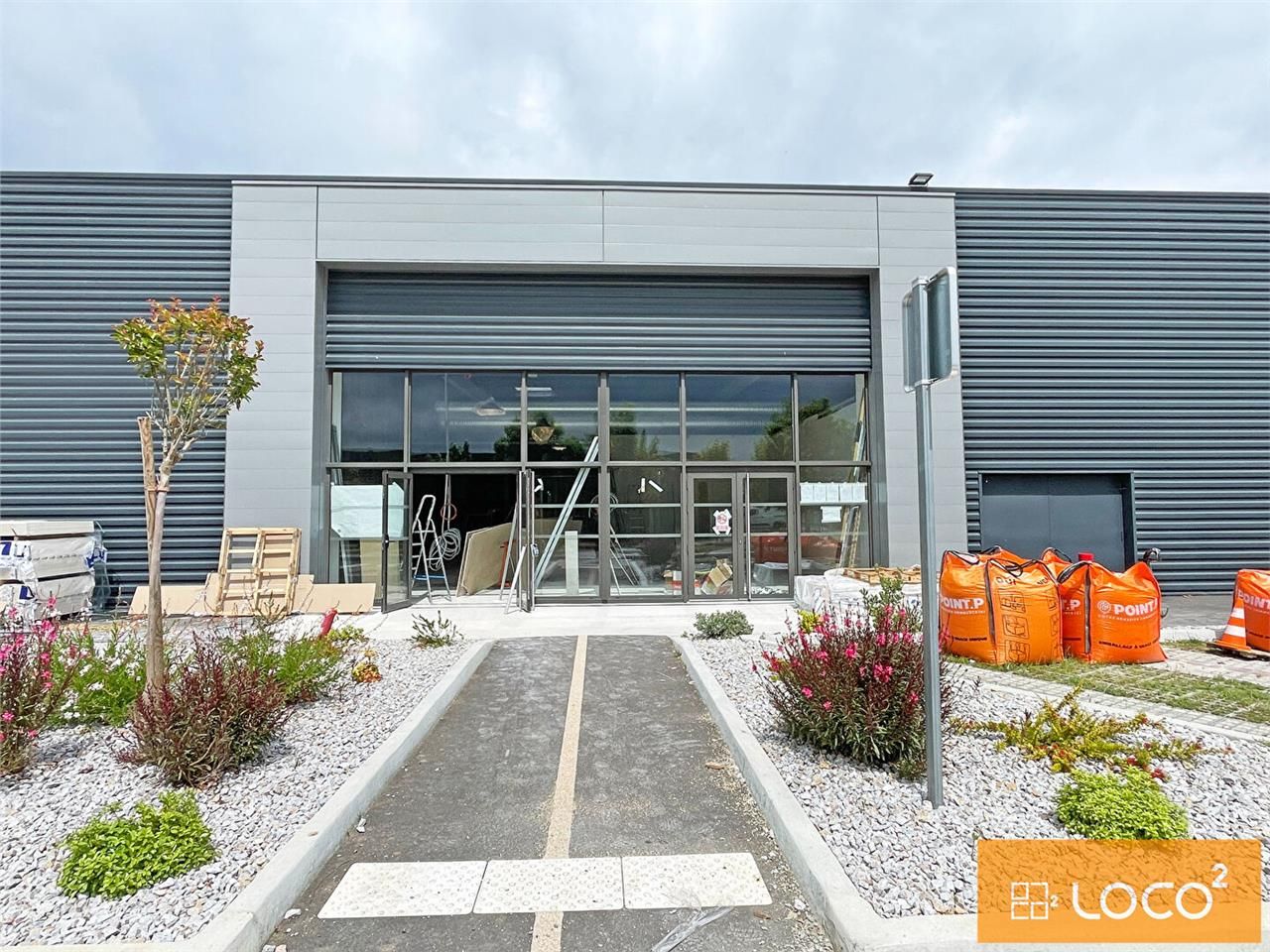 Location local commercial 217.00 m² à CUGNAUX