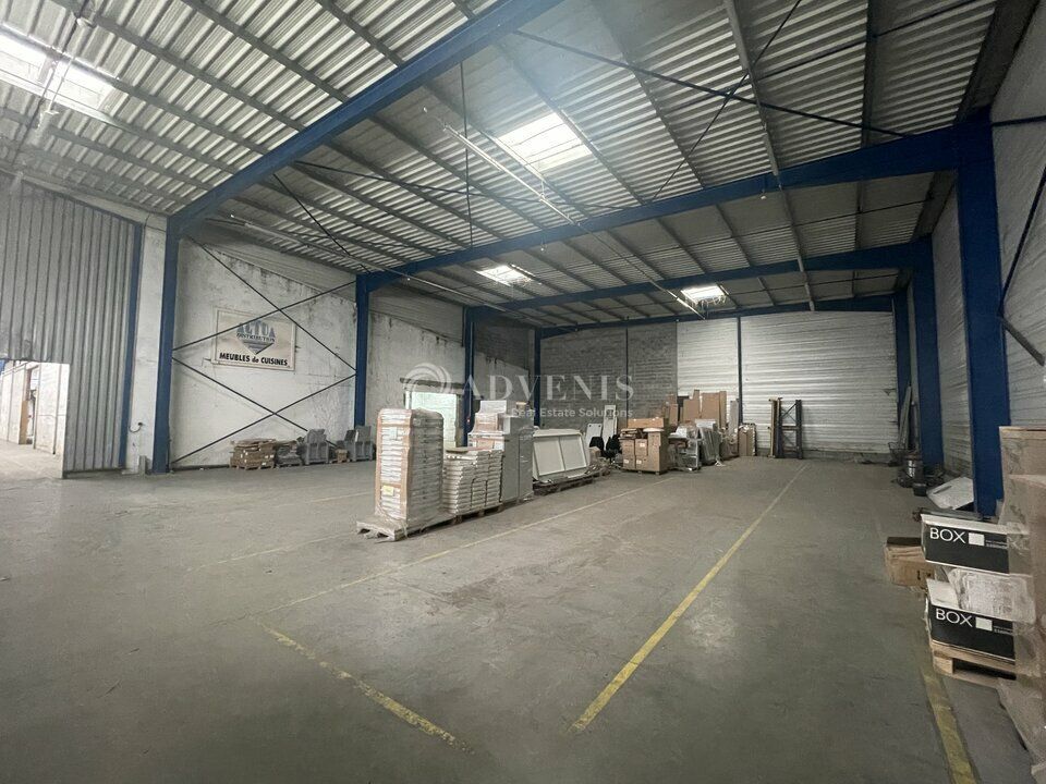 Location local d''activites 1705 m² non divisibles