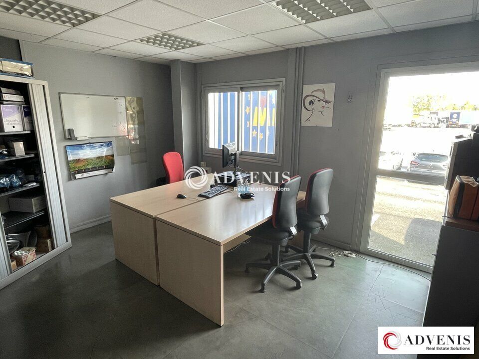 A LOUER - ENTREPOT DE 2 815 M² DIVISIBLES A PARTIR DE  - PROCHE A10