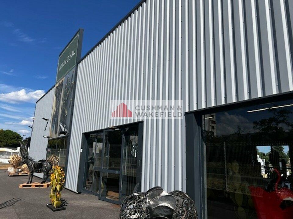 NIMES - LOCAL COMMERCIAL A LOUER