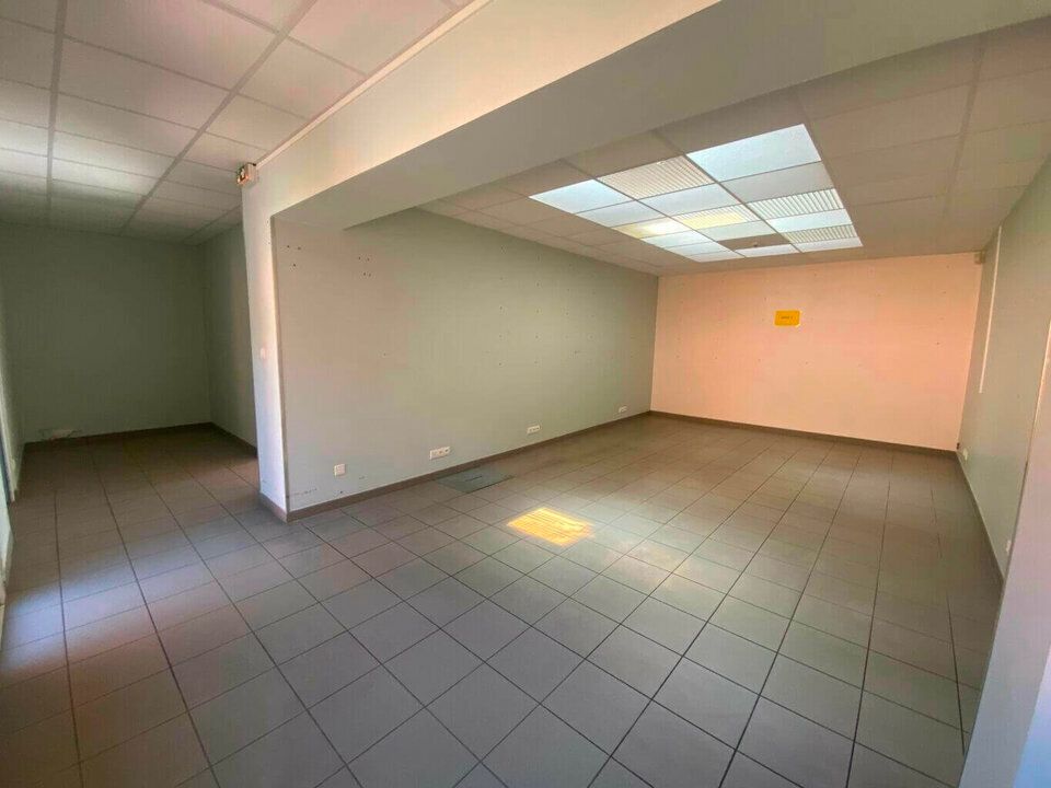Location local commercial 117 m² non divisibles