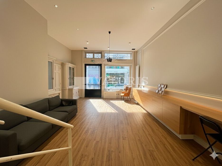 Valoris Real Estate vous propose à la location (et disponible à la vente) ce local commercial en rez-de-chaussée de 91 m², situé dans un secteur dynamique et recherché du 6ème arrondissement de Lyon.