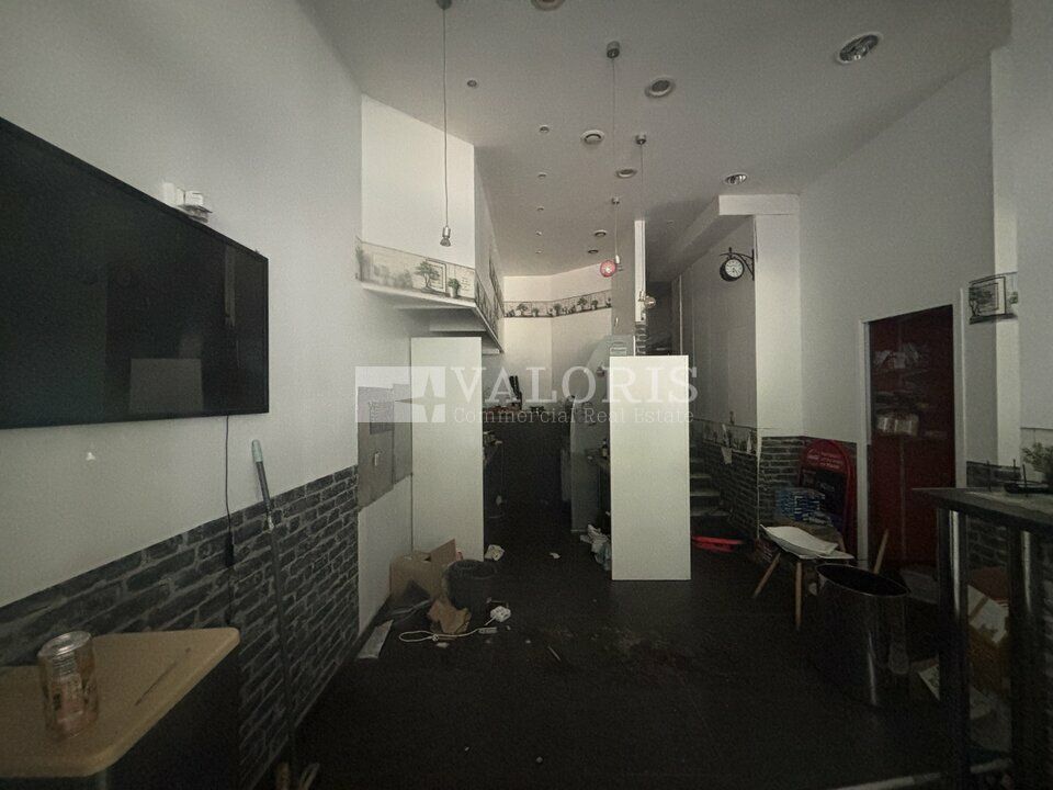 Valoris Real Estate vous propose un local commercial de 41m² en RDC situé dans le 6ème arrondissement, offrant une belle visibilité.
