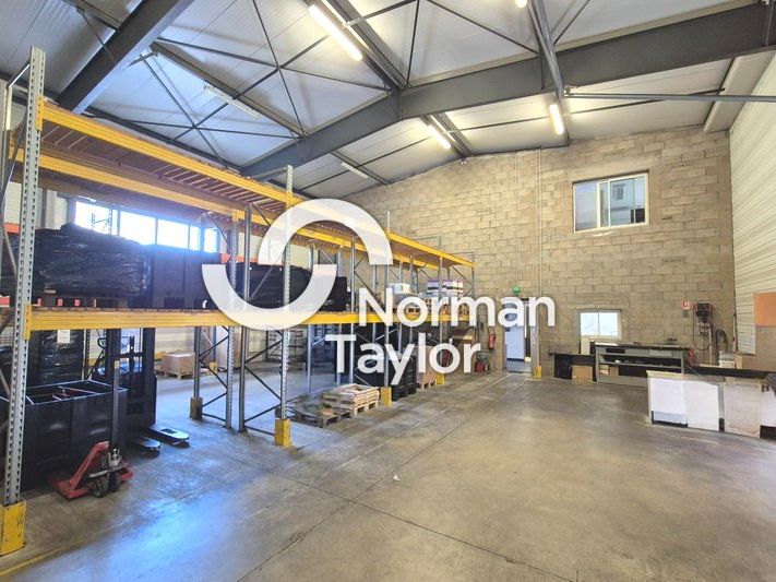 Location local d''activites 805 m² divisibles à partir de 350 m²