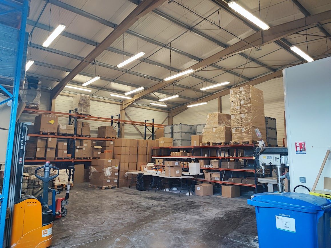 Location local 300.00 m² à ISLE