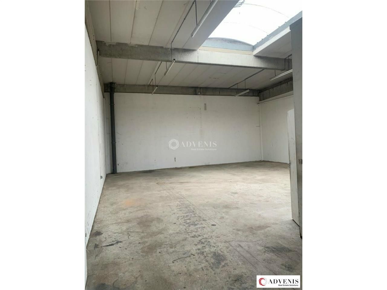 Location local d''activites 200 m² non divisibles