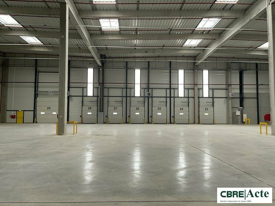Location entrepot 3727 m² non divisibles