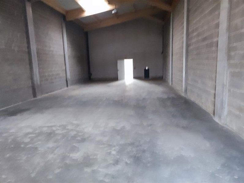 Location entrepot 248 m² à PORNICHET