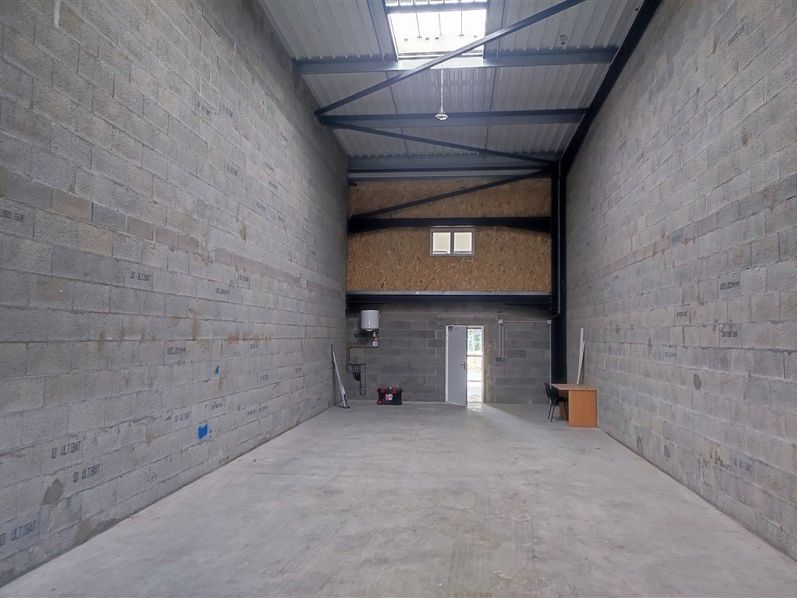 Location entrepot 184 m² à DONGES