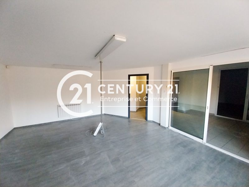 Location Entrepôt 485 m² à LA CHAPELLE LAUNAY