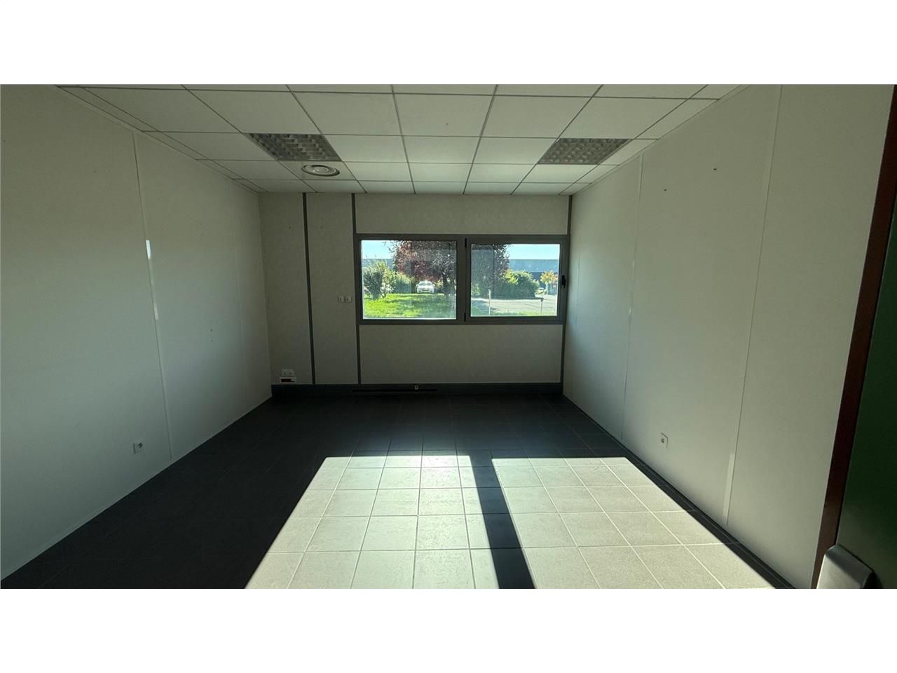 Location bureaux 131 m² divisibles à partir de 120 m²