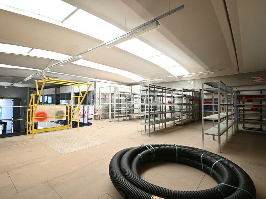 Location local d''activites 214 m² non divisibles