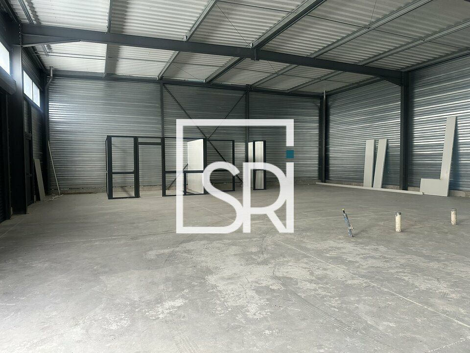 Location entrepot 350 m² non divisibles