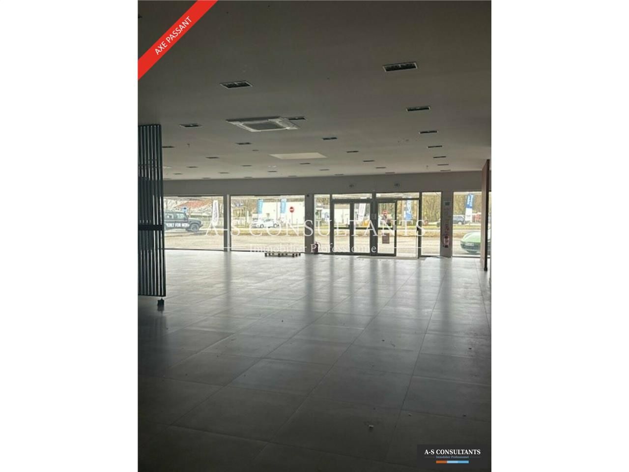 Location local commercial 720 m² non divisibles