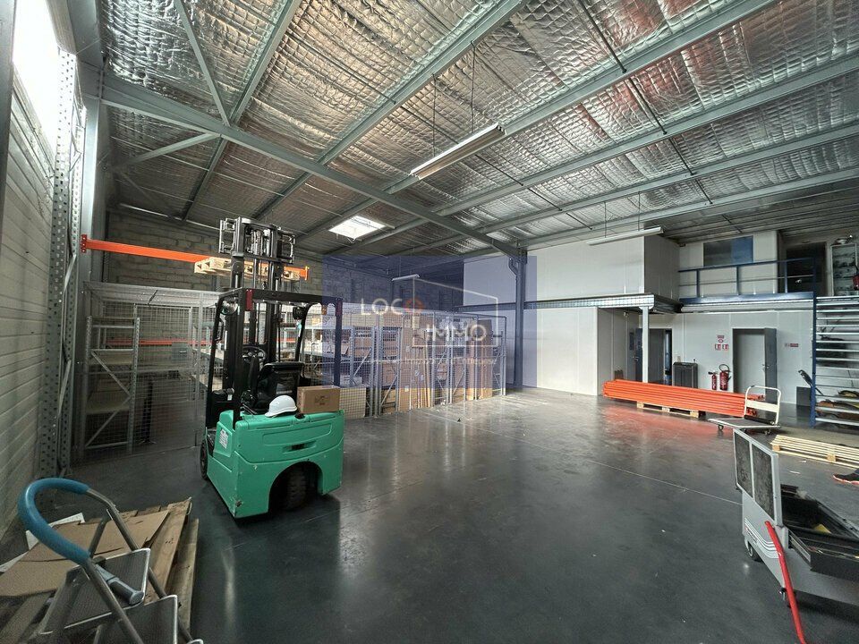 Location local d''activites 461 m² non divisibles