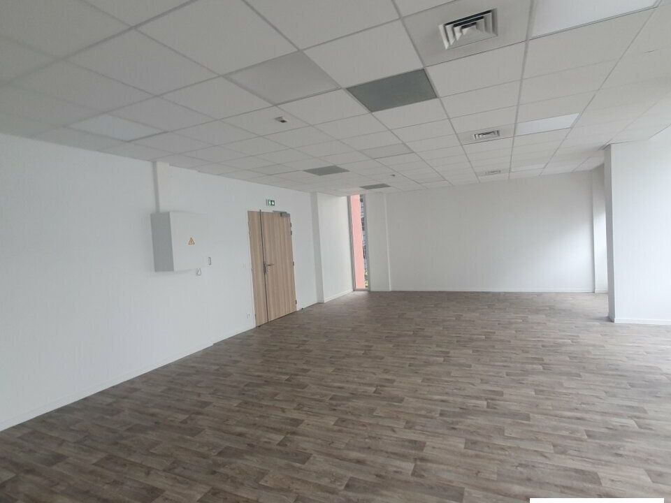 Location bureaux 118.49 m² non divisibles