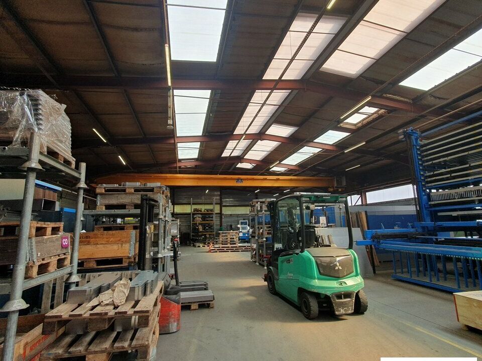 Vente local d''activites 1840 m² non divisibles