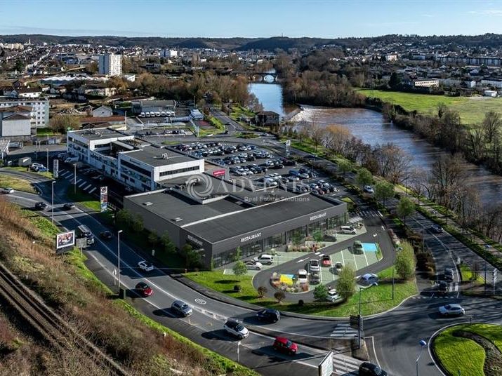 A louer cellules d'environ 1 000m² sur Périgueux