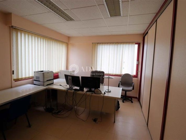 A LOUER 300 M² DE BUREAUX