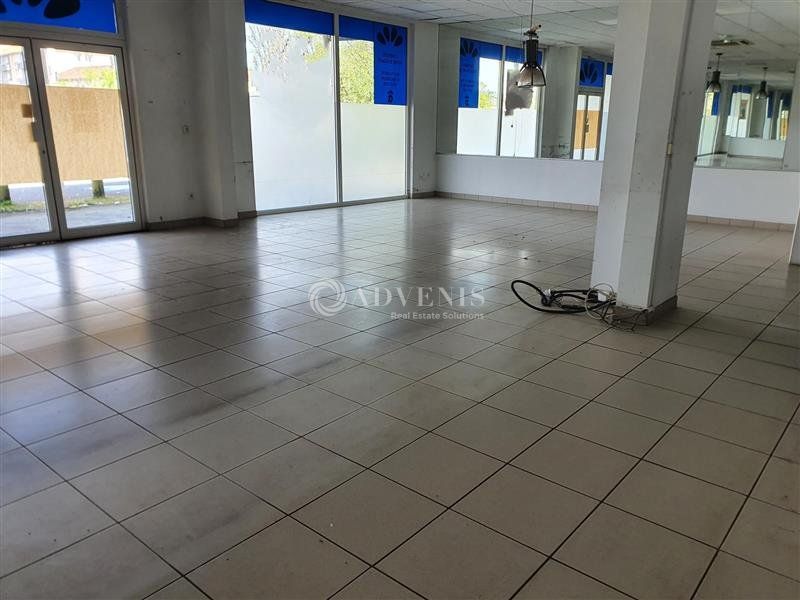 Location local commercial 140 m² non divisibles