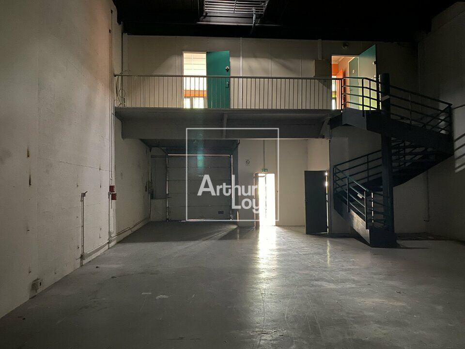Location entrepot 259 m² non divisibles