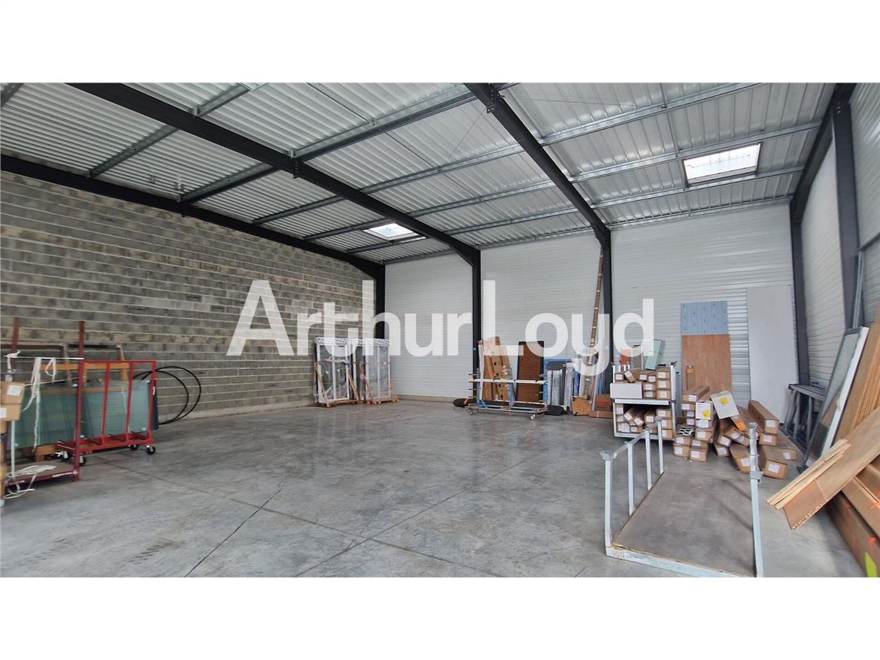 Location local 253.00 m² à FLEURY SUR ORNE