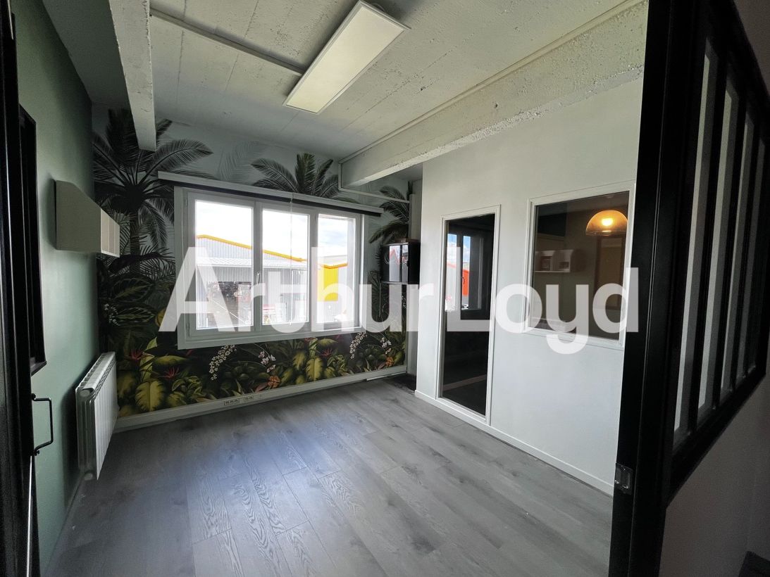 Location bureaux 225.00 m² à CORMELLES LE ROYAL