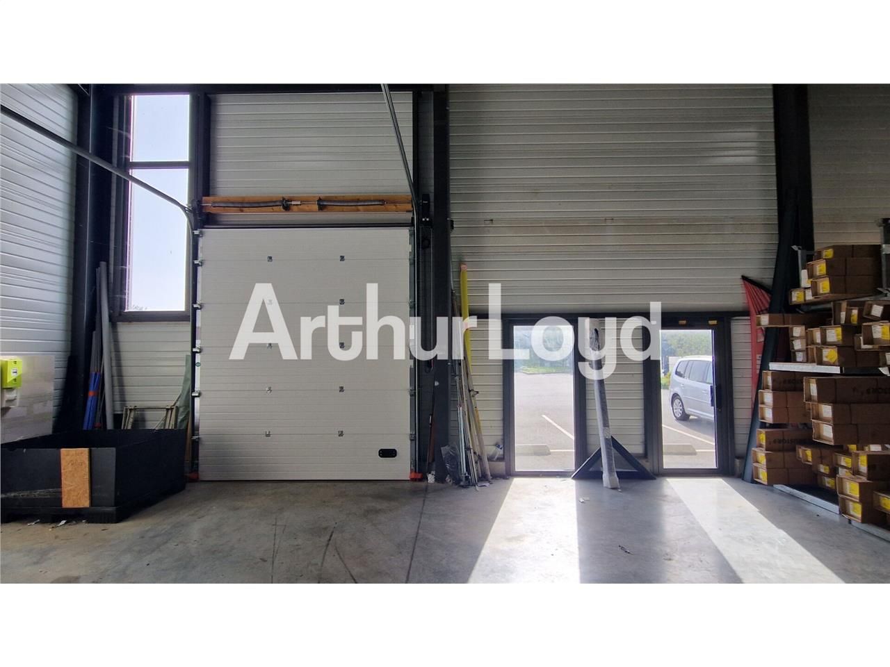 Location local 366.00 m² à FLEURY SUR ORNE