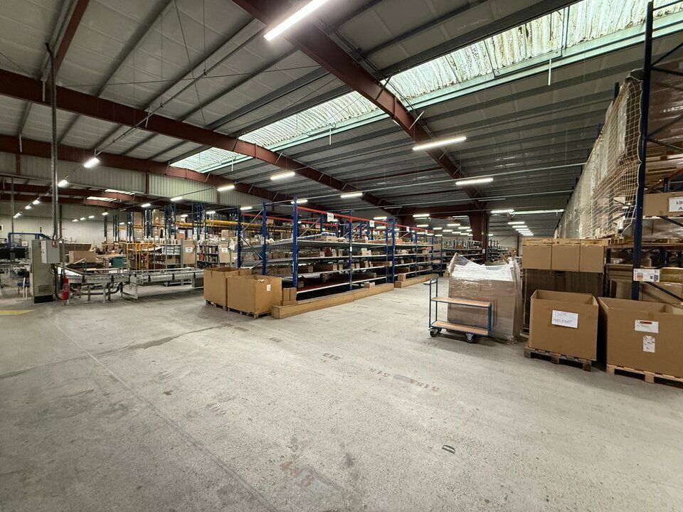 Vente local d''activites 5905 m² non divisibles