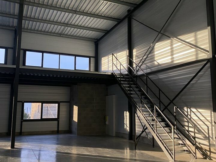 Vente local d''activites 1280.94 m² non divisibles