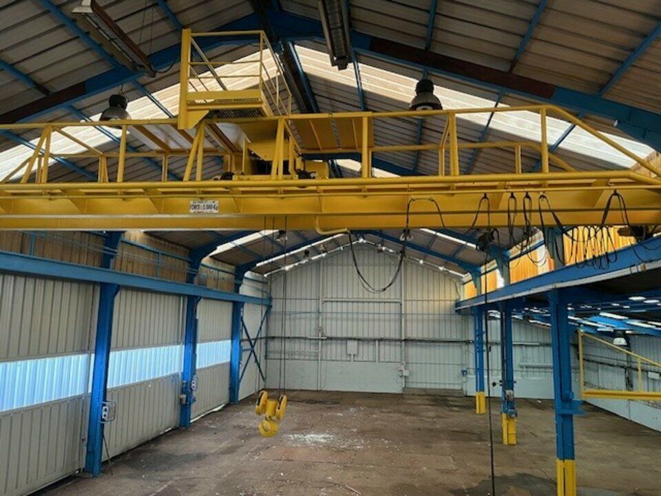 Location local d''activites 1490 m² non divisibles