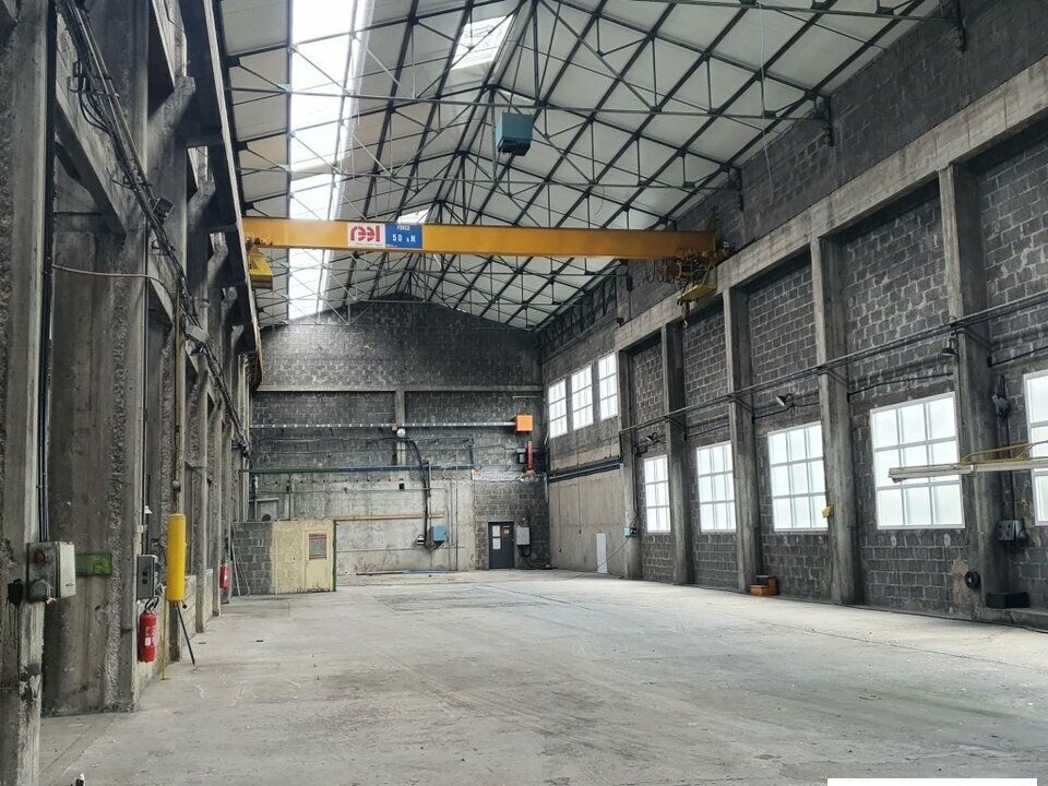 Location local d''activites 2000 m² non divisibles