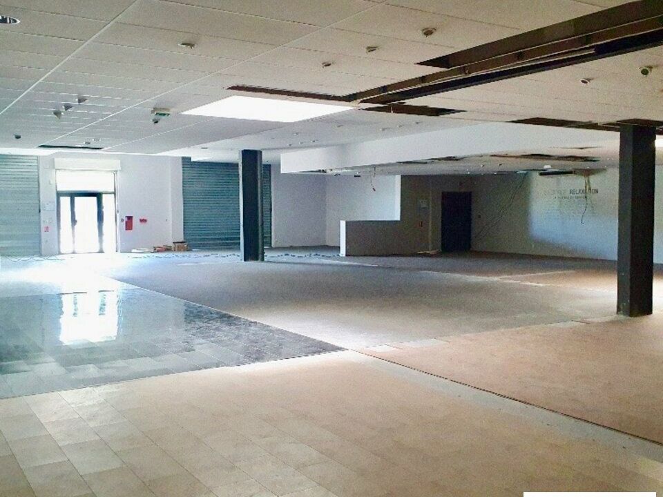 Location local commercial 463 m² non divisibles