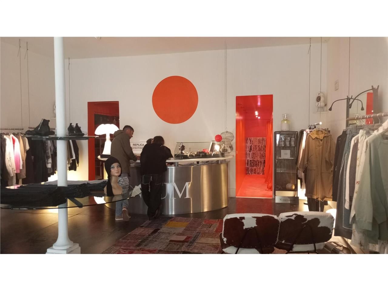 Location local commercial 72.00 m² à BORDEAUX