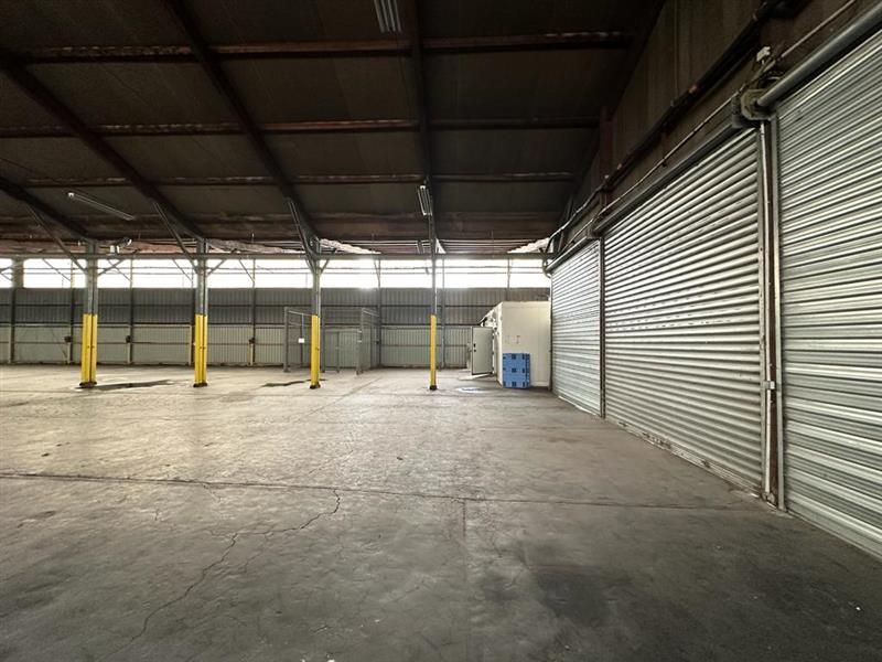 ENTREPÔT DE 2160 M² SUR FONCIER INDEPENDANT DE 5000 M²