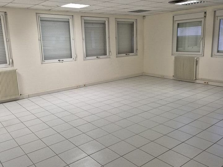 Location bureaux 108.49 m² non divisibles