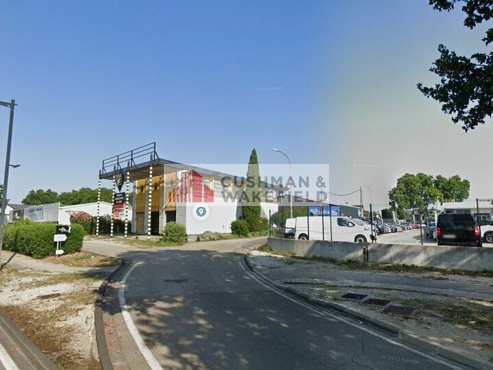 Location local commercial 355 m² non divisibles