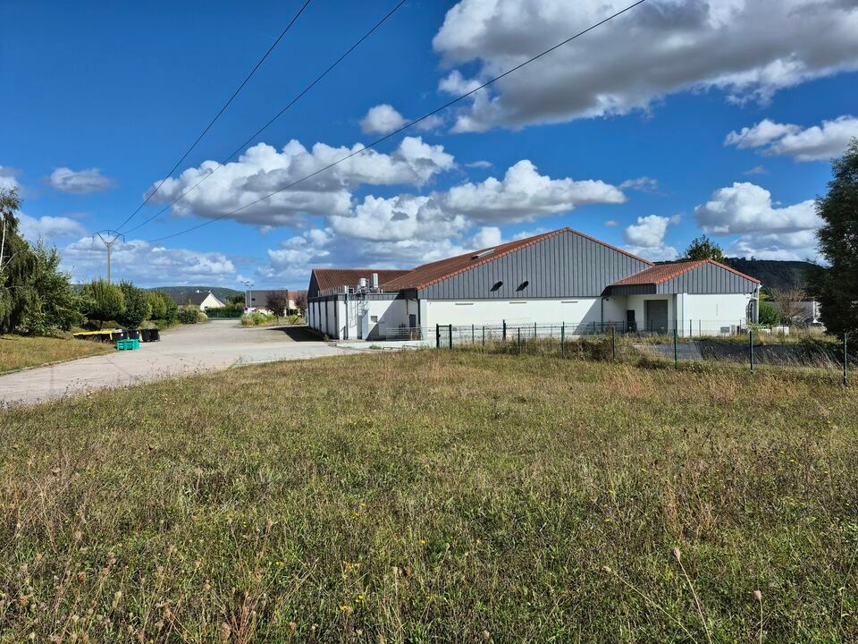 A  louer local d'activité d'environ 1050m² 