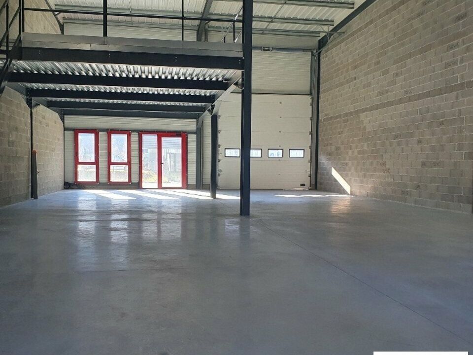 Location local d''activites 284 m² non divisibles